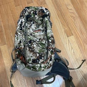 SITKA bag with hydration reservoir